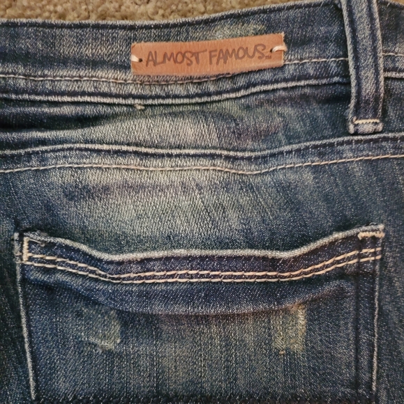 Almost Famous distressed jeans - Picture 3 of 7